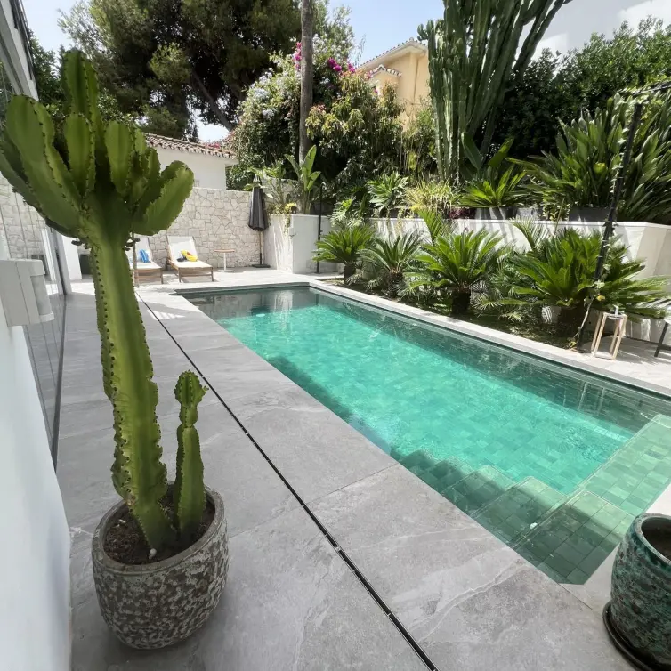 Short-term rent of detached villa in Nueva Andalucía
