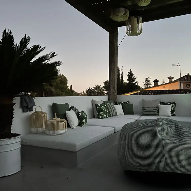 Short-term rent of detached villa in Nueva Andalucía