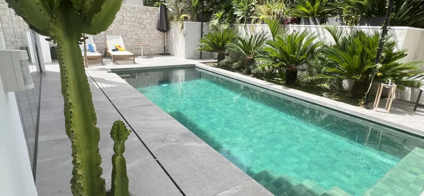 Short-term rent of detached villa in Nueva Andalucía 0