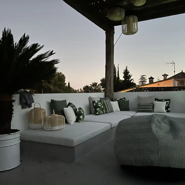 Short-term rent of detached villa in Nueva Andalucía