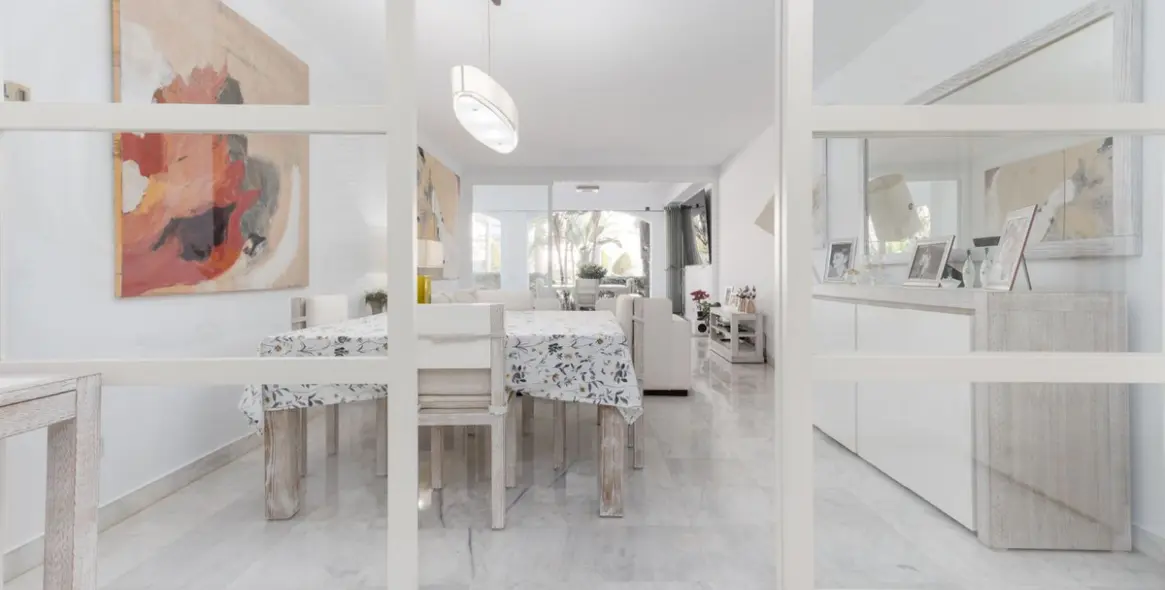 Sale of ground floor apartment in San Pedro de Alcántara 6