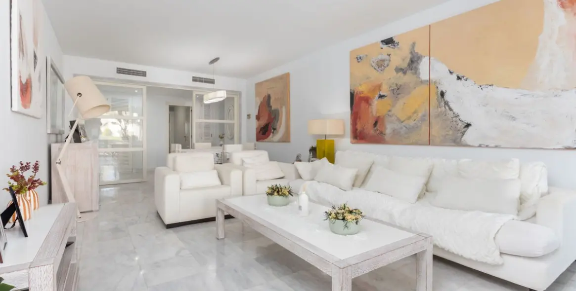 Sale of ground floor apartment in San Pedro de Alcántara 7