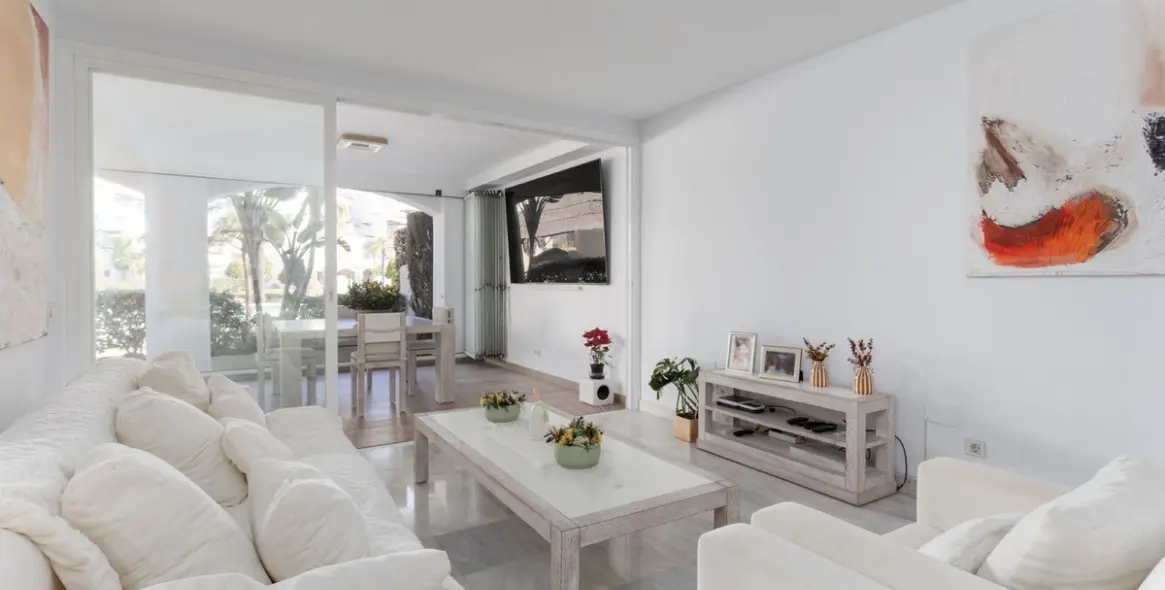 Sale of ground floor apartment in San Pedro de Alcántara 9