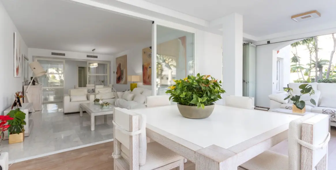 Sale of ground floor apartment in San Pedro de Alcántara 10