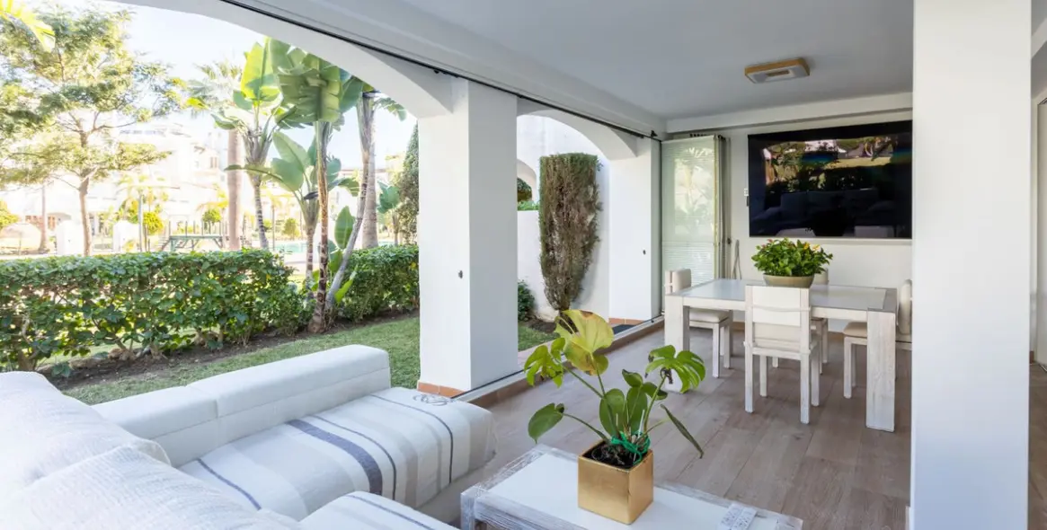 Sale of ground floor apartment in San Pedro de Alcántara 11