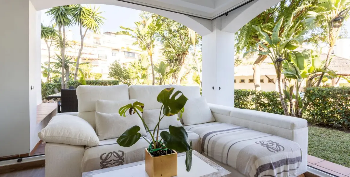 Sale of ground floor apartment in San Pedro de Alcántara 12