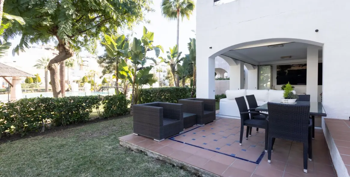 Sale of ground floor apartment in San Pedro de Alcántara 14