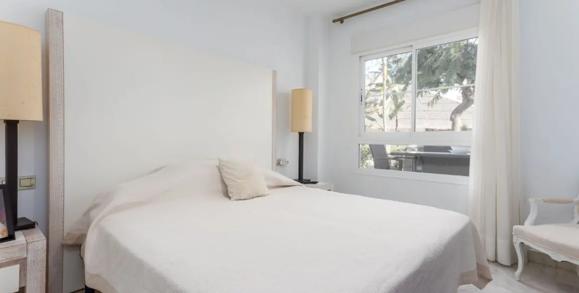 Sale of ground floor apartment in San Pedro de Alcántara 16