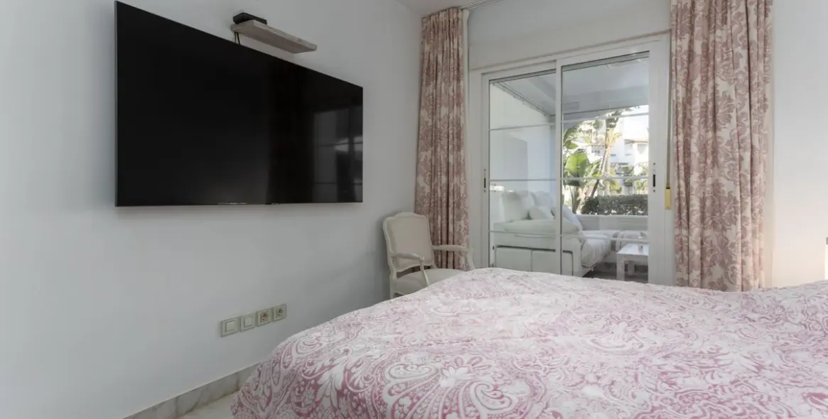 Sale of ground floor apartment in San Pedro de Alcántara 20