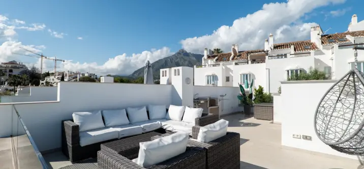 Townhouse R5042473 1