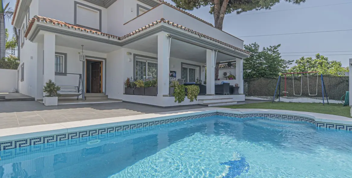 Venta de villa independiente en San Pedro de Alcántara 1