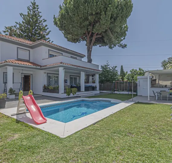Venta de villa independiente en San Pedro de Alcántara