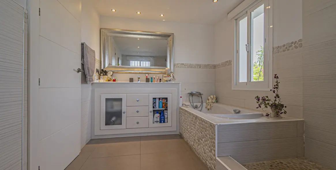 Venta de villa independiente en San Pedro de Alcántara 15