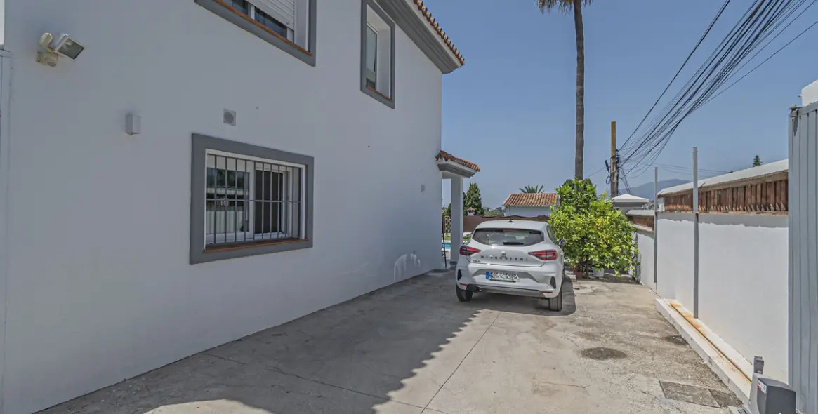 Venta de villa independiente en San Pedro de Alcántara 31