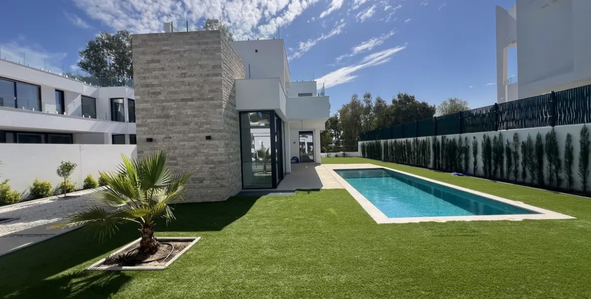 Продажа  отдельно стоящей виллы в Atalaya 18