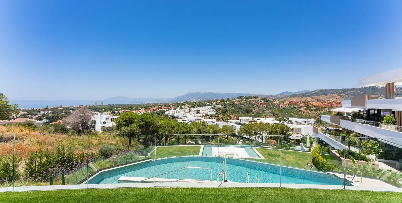 Venta de apartamento en planta baja en Cabopino 28