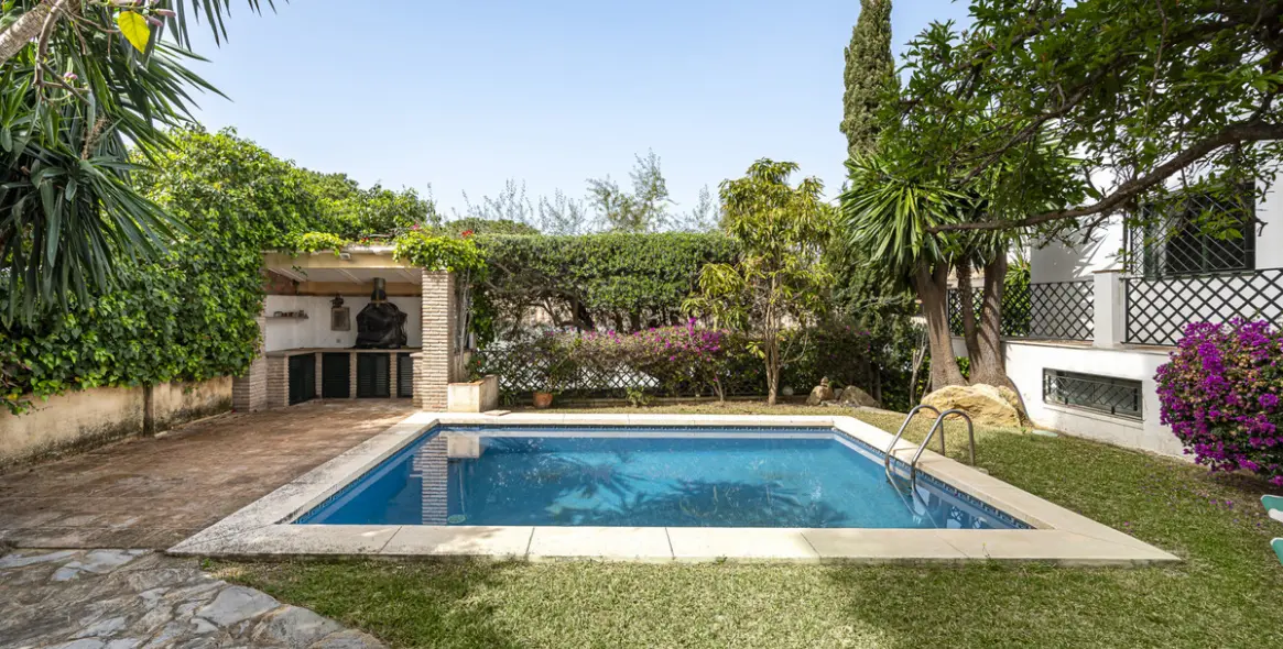 Sale of detached villa in Marbella (district Nagüeles) 2