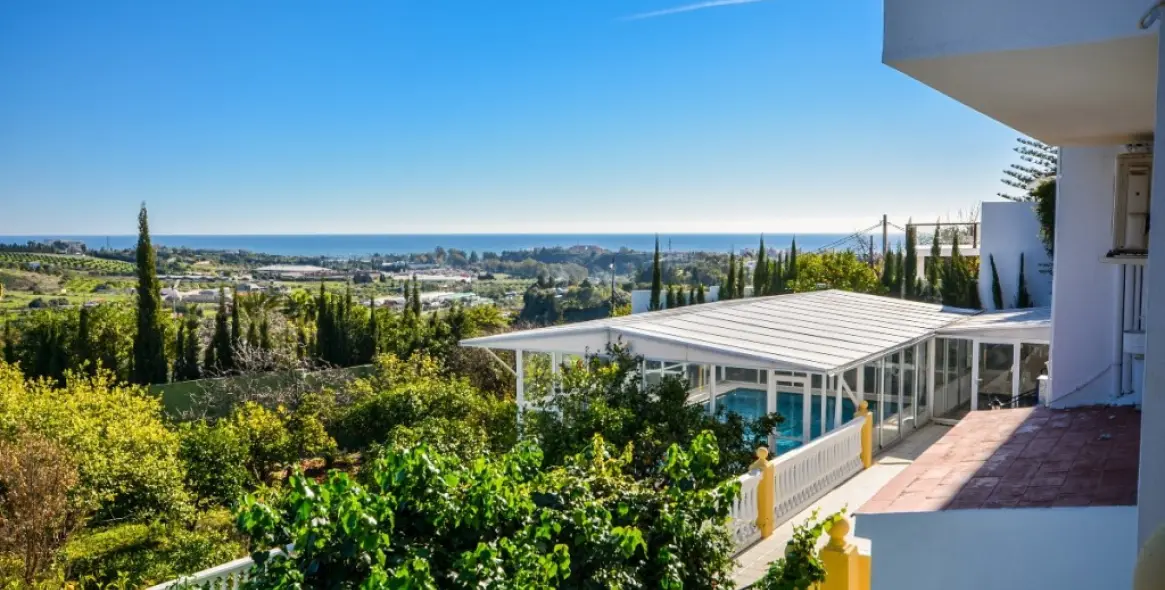 Sale of detached villa in Estepona 4