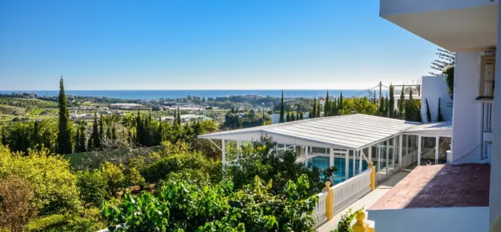 Sale of detached villa in Estepona 3