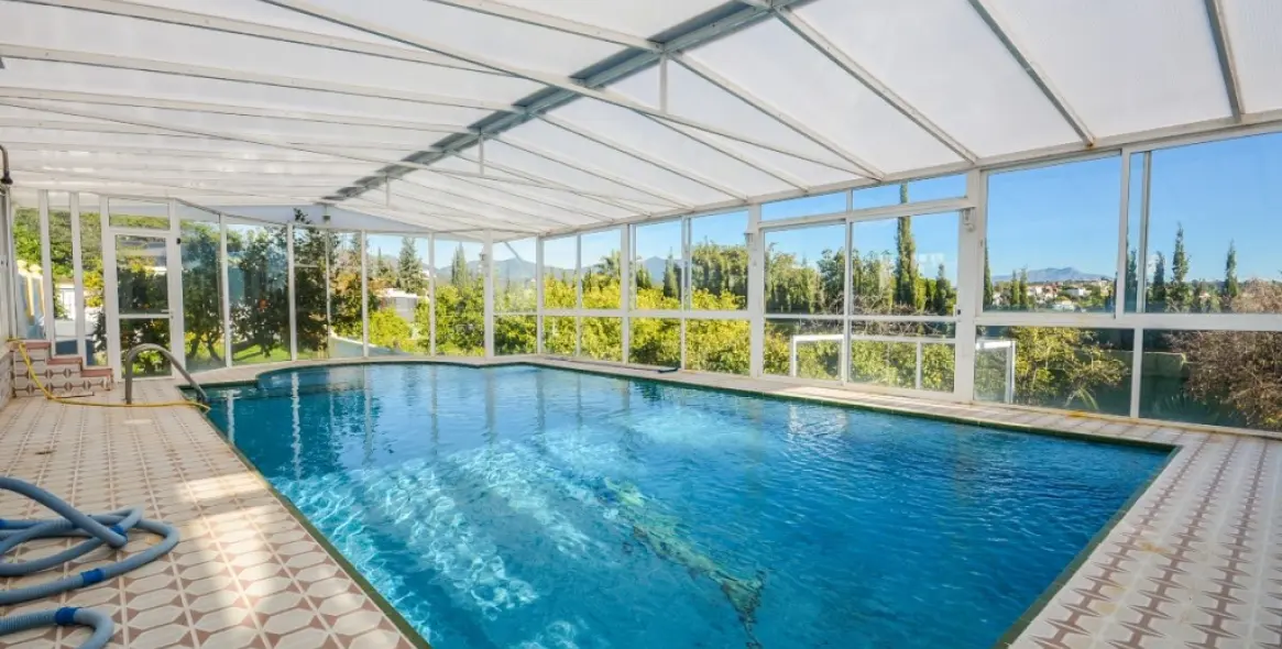 Sale of detached villa in Estepona 5