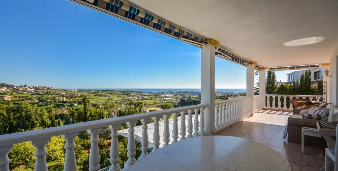 Sale of detached villa in Estepona 6