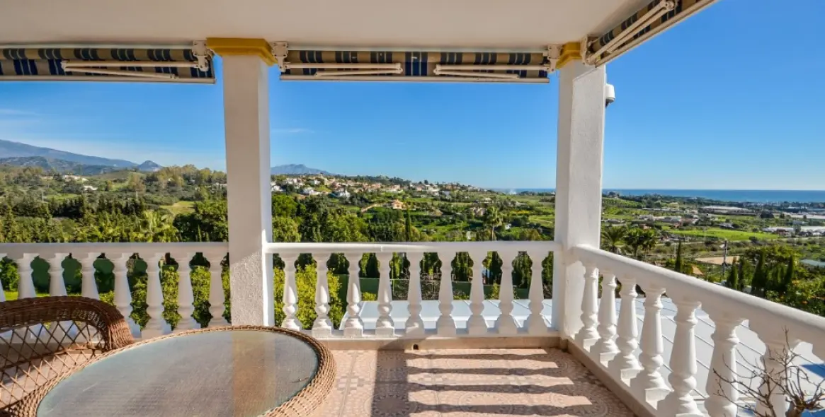 Sale of detached villa in Estepona 8