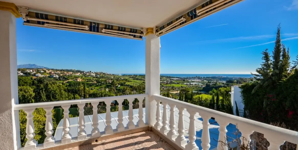 Sale of detached villa in Estepona 9