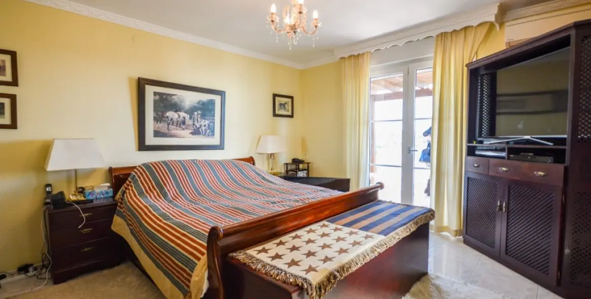 Sale of detached villa in Estepona 17