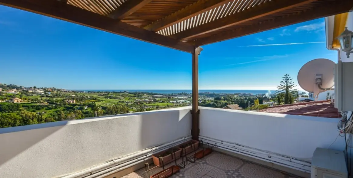 Sale of detached villa in Estepona 18