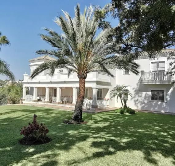 Продажа  отдельно стоящей виллы в Estepona