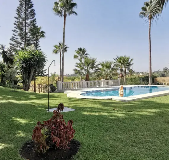 Продажа  отдельно стоящей виллы в Estepona