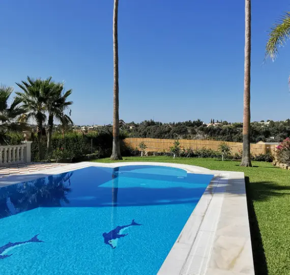 Продажа  отдельно стоящей виллы в Estepona