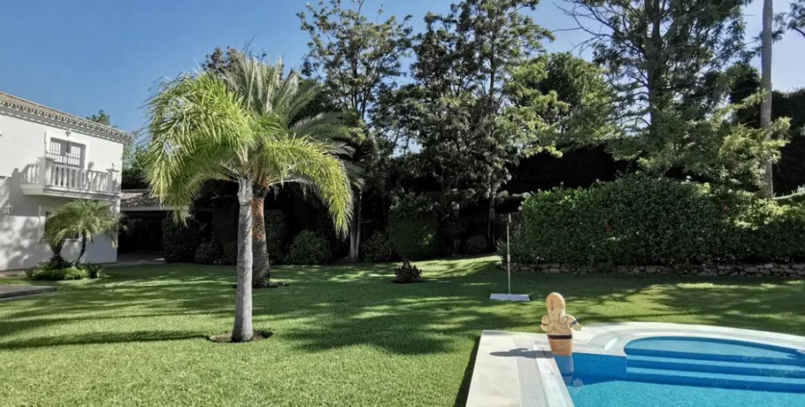 Продажа  отдельно стоящей виллы в Estepona 5