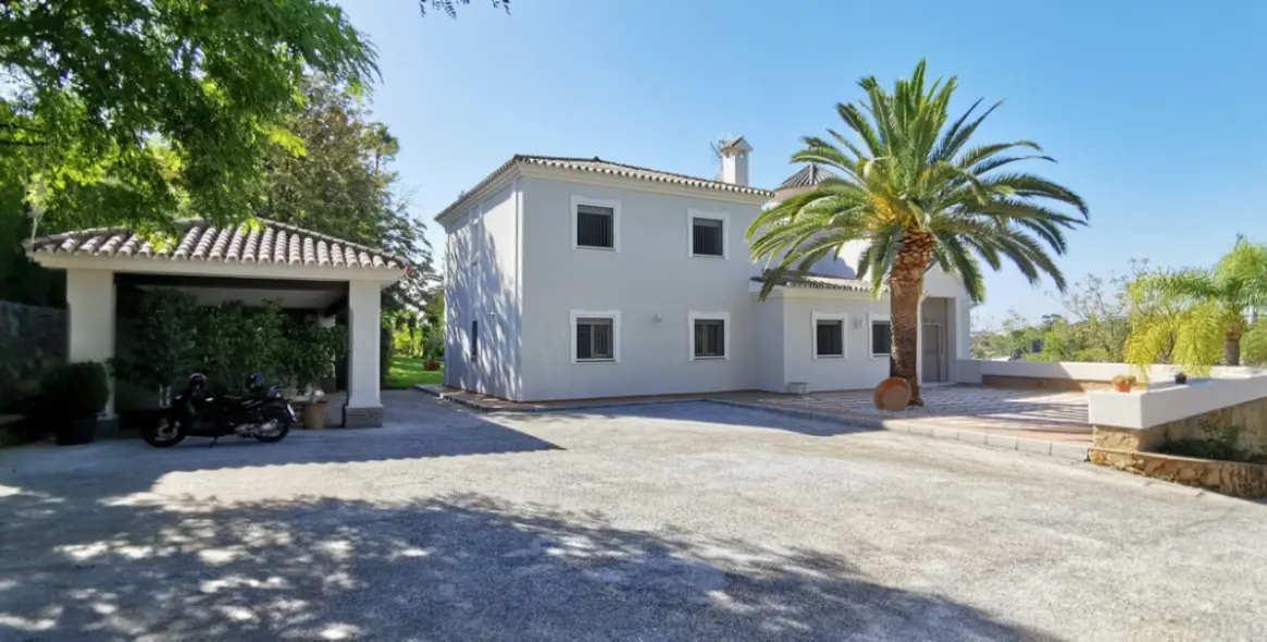 Продажа  отдельно стоящей виллы в Estepona 6