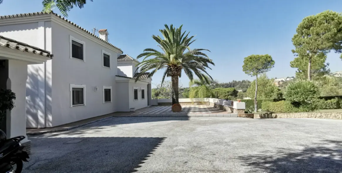Продажа  отдельно стоящей виллы в Estepona 7