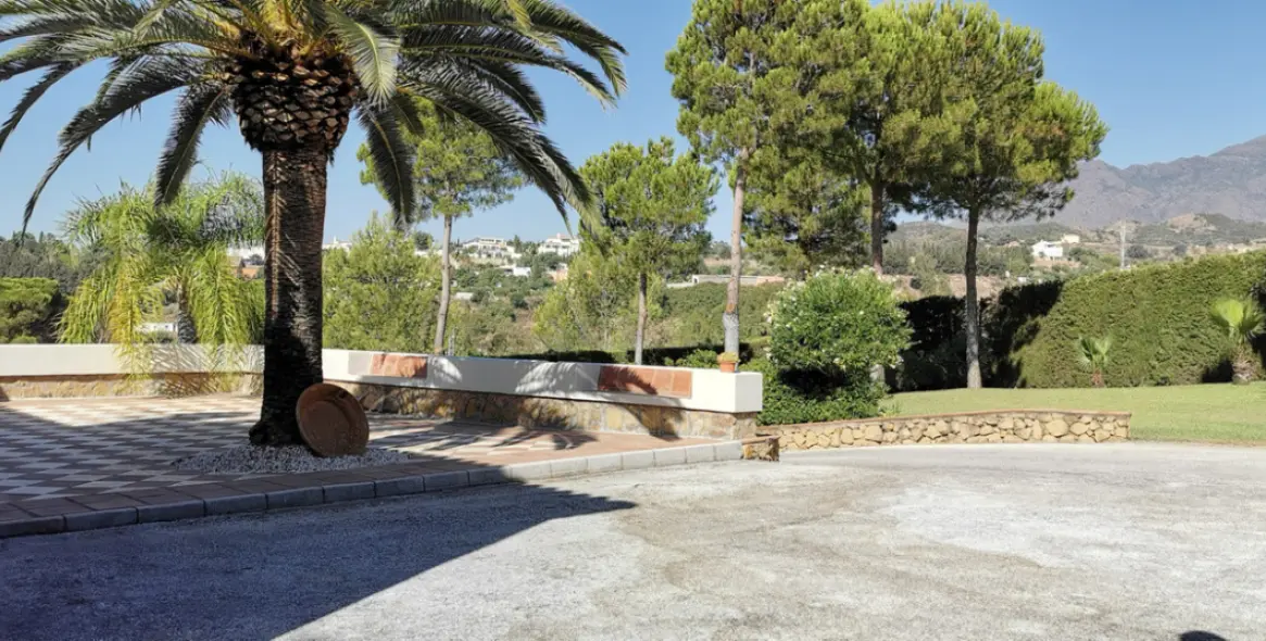 Продажа  отдельно стоящей виллы в Estepona 8