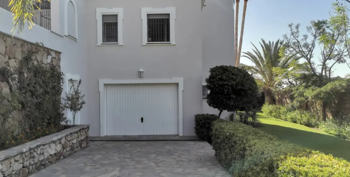 Продажа  отдельно стоящей виллы в Estepona 9