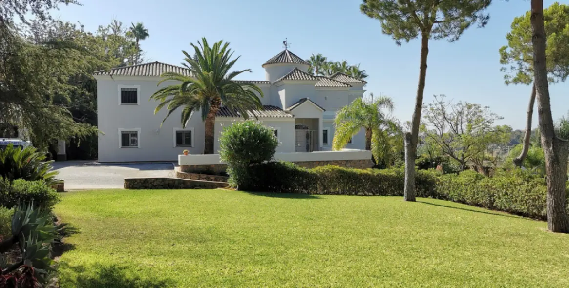 Продажа  отдельно стоящей виллы в Estepona 11