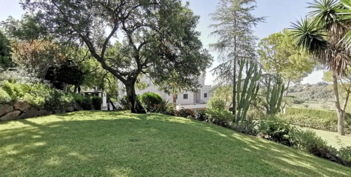 Продажа  отдельно стоящей виллы в Estepona 12