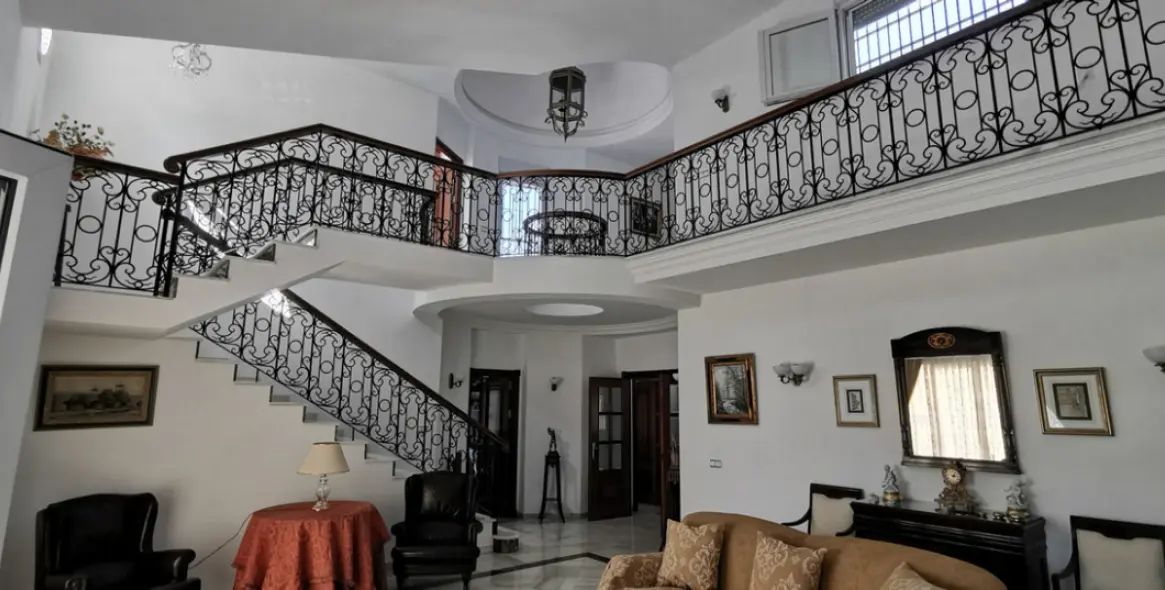 Продажа  отдельно стоящей виллы в Estepona 15