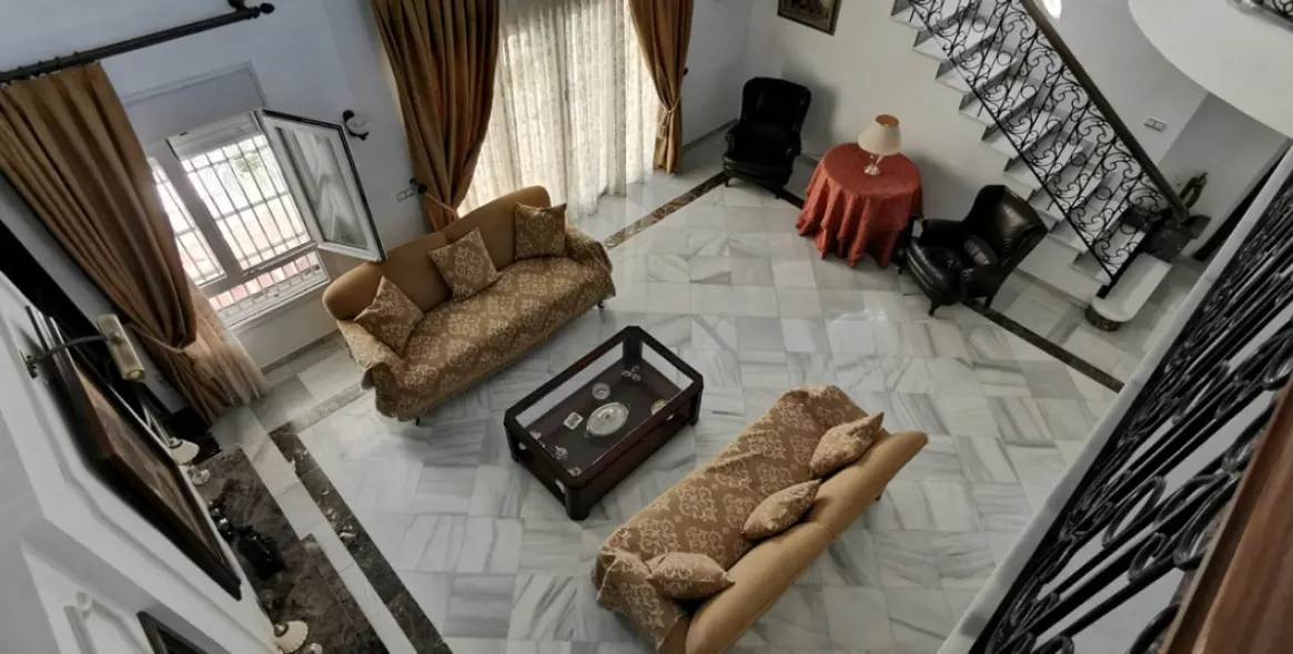 Продажа  отдельно стоящей виллы в Estepona 18