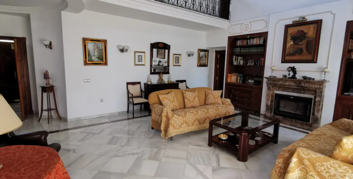 Продажа  отдельно стоящей виллы в Estepona 20