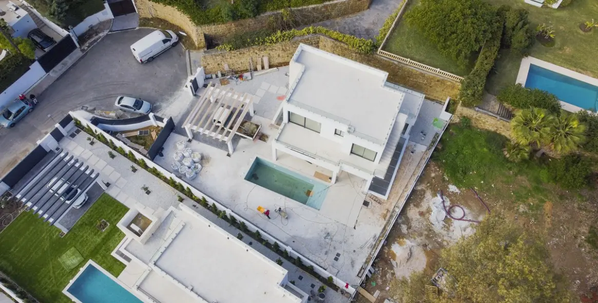 Sale of detached villa in New Golden Mile 1