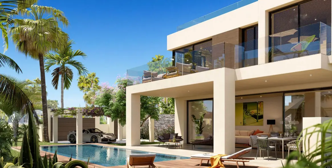 Sale of detached villa in New Golden Mile 7