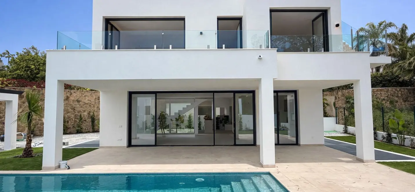 Venta de villa independiente en New Golden Mile 4