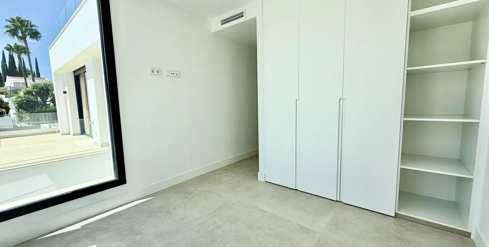 Venta de villa independiente en New Golden Mile 25