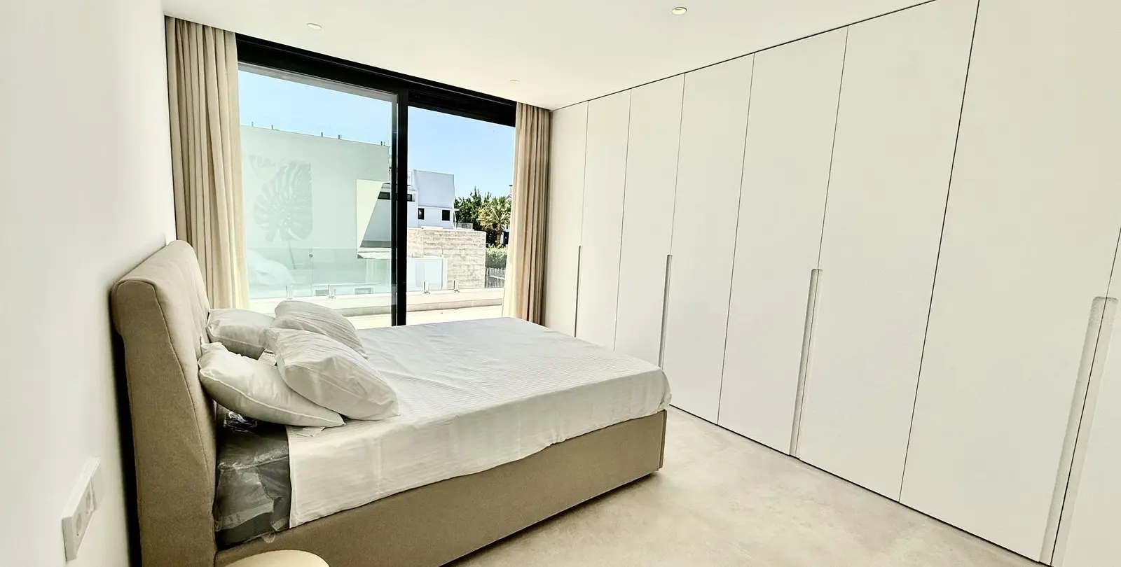 Venta de villa independiente en New Golden Mile 28