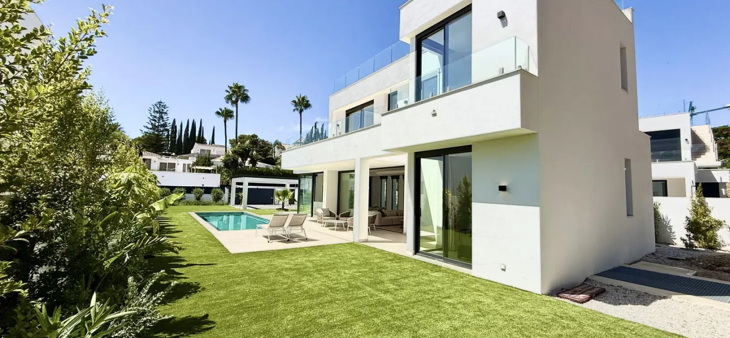 Venta de villa independiente en New Golden Mile 2
