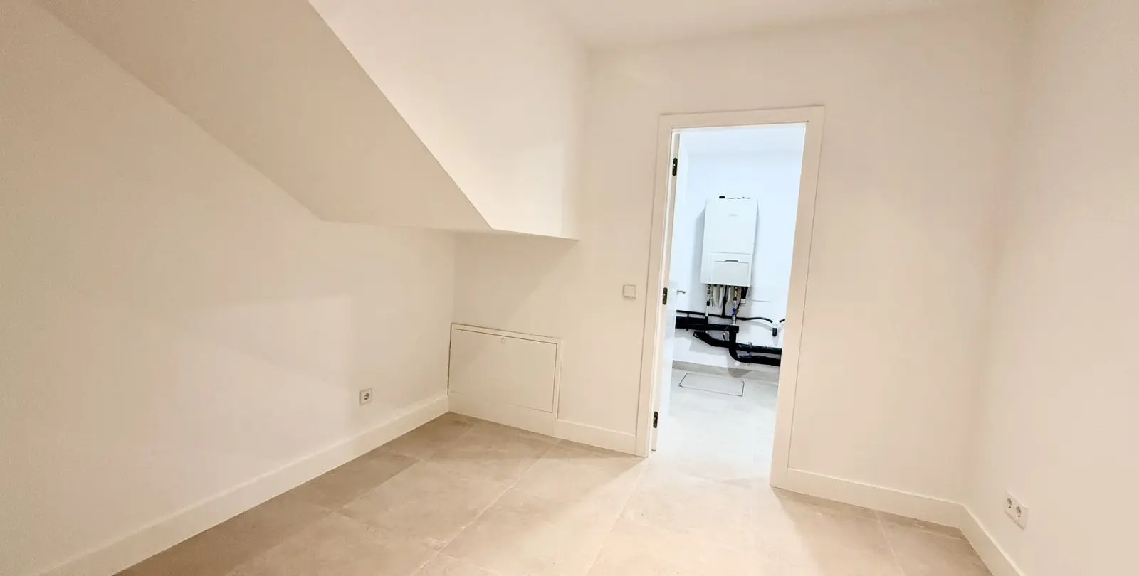 Venta de villa independiente en New Golden Mile 40
