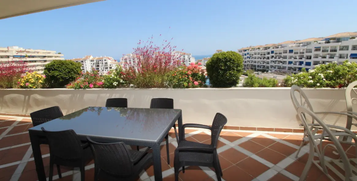 Long-term rent of penthouse in Puerto Banús 2